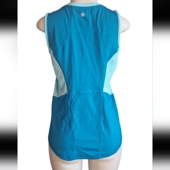 Tops and Leggings Bundle, Size Medium - Picture 3 of 12